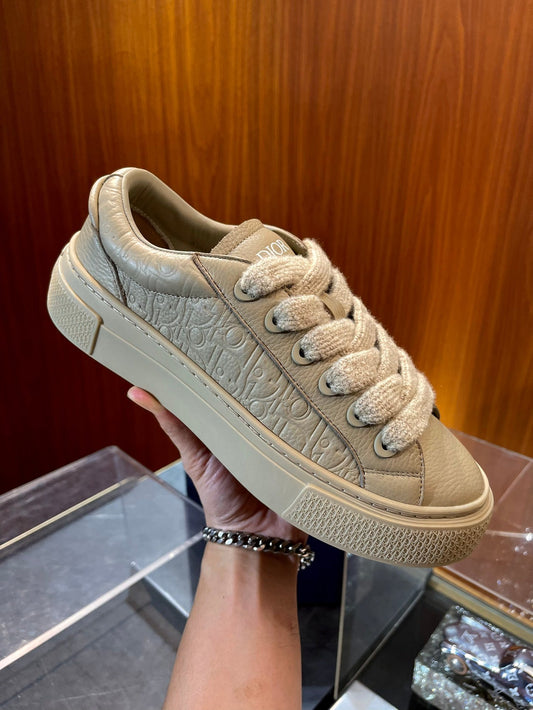 The B33 Spin sneaker Dior.